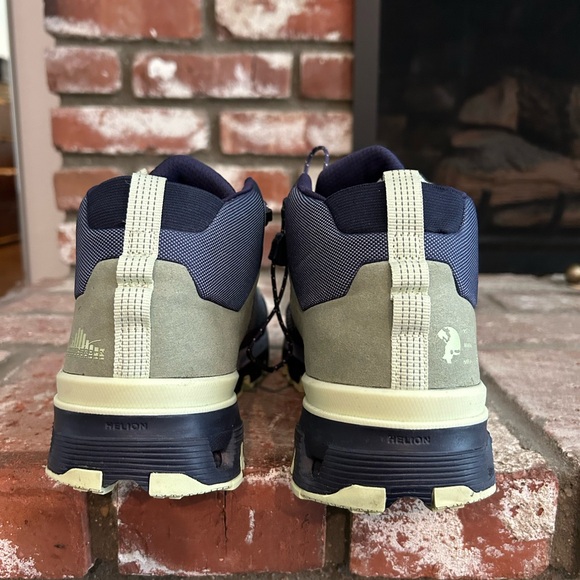 On womens Cloudtrax hiking shoes, size 9.5, preowned,excellent condition - Picture 6 of 9